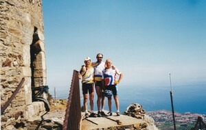 Juin 2001 Raid pyrénéen  Hendaye / Cerbère.  Arrivée à la méditerranée... puis en option montée à la Madeloc !
De gauche à droite : François Biasotto, Jean Michel Vanestrenvord, Alexis Ginestet